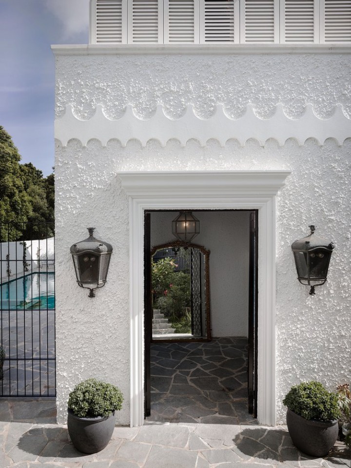 Bellevue Hill House entrance