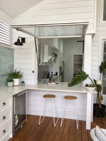 Gas strut window Cedar West